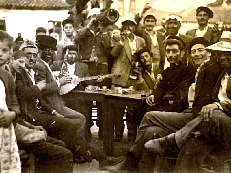 karnabalia sykia plateia sto kapheneio plakidas ntoubas